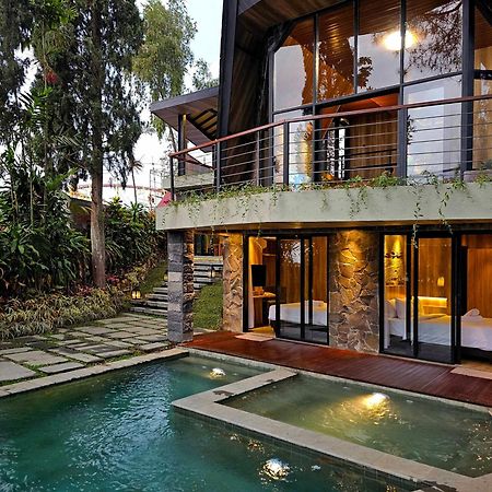 Villa 4-Br Klub Bunga No 4 Batu Malang Esterno foto